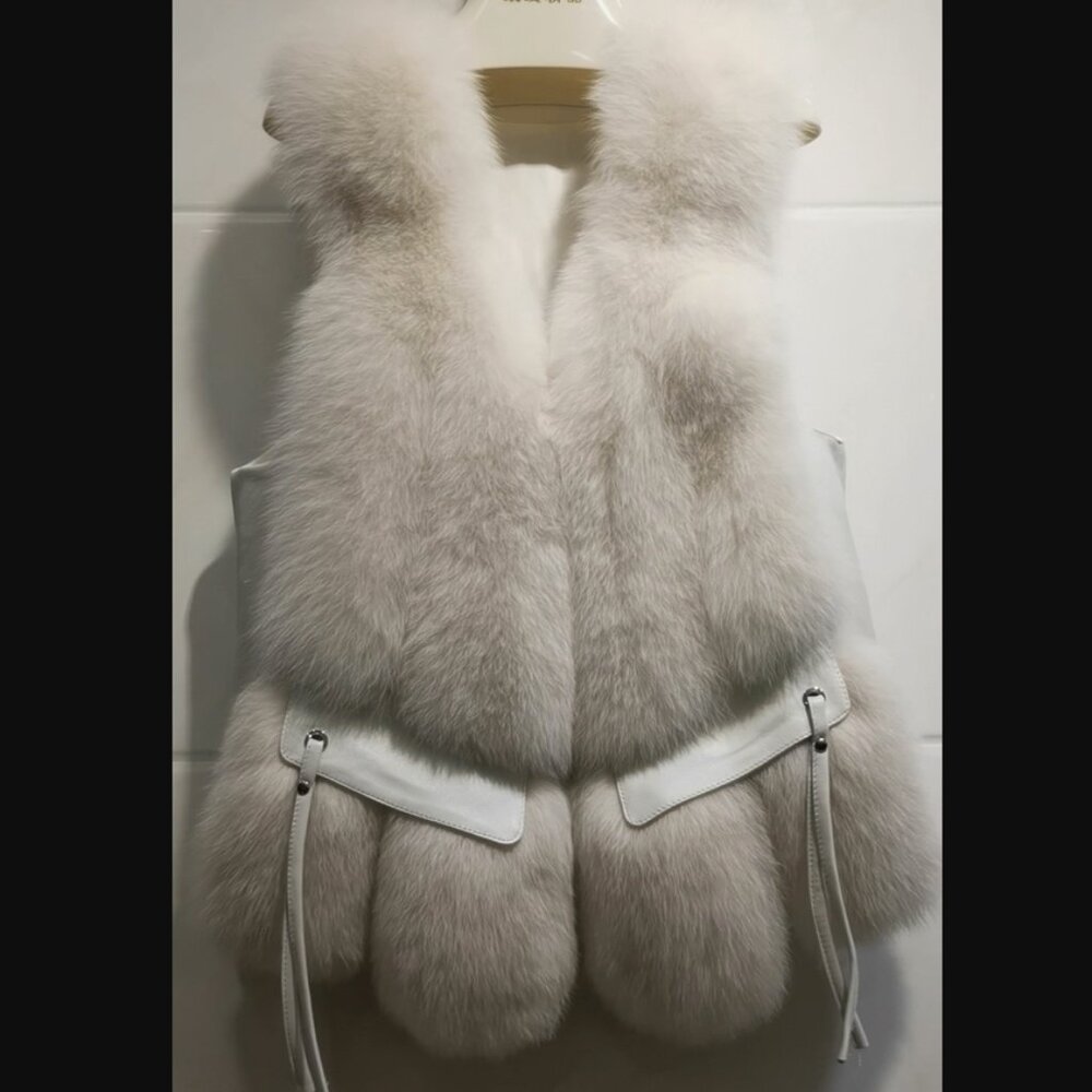 Genuine fox fur vest! Real fur vest! Nwot